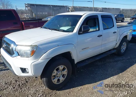 2015 Toyota Tacoma Base V6 z USA, uszkodzony, nr VIN 5TFLU4EN4FX140596